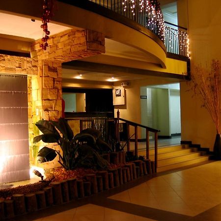 Lancaster Hotel Cebu Lapu-Lapu City Kültér fotó